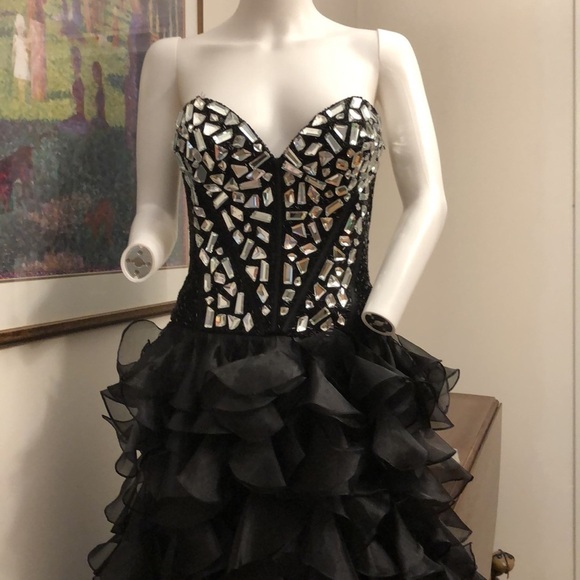 Sherri Hill Black Ruffled Gown Size 6 - Picture 8 of 16